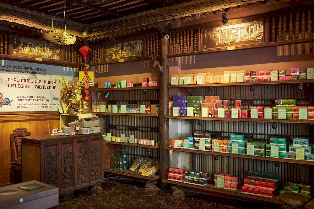 The pharmacy and souvenir shop at Fito